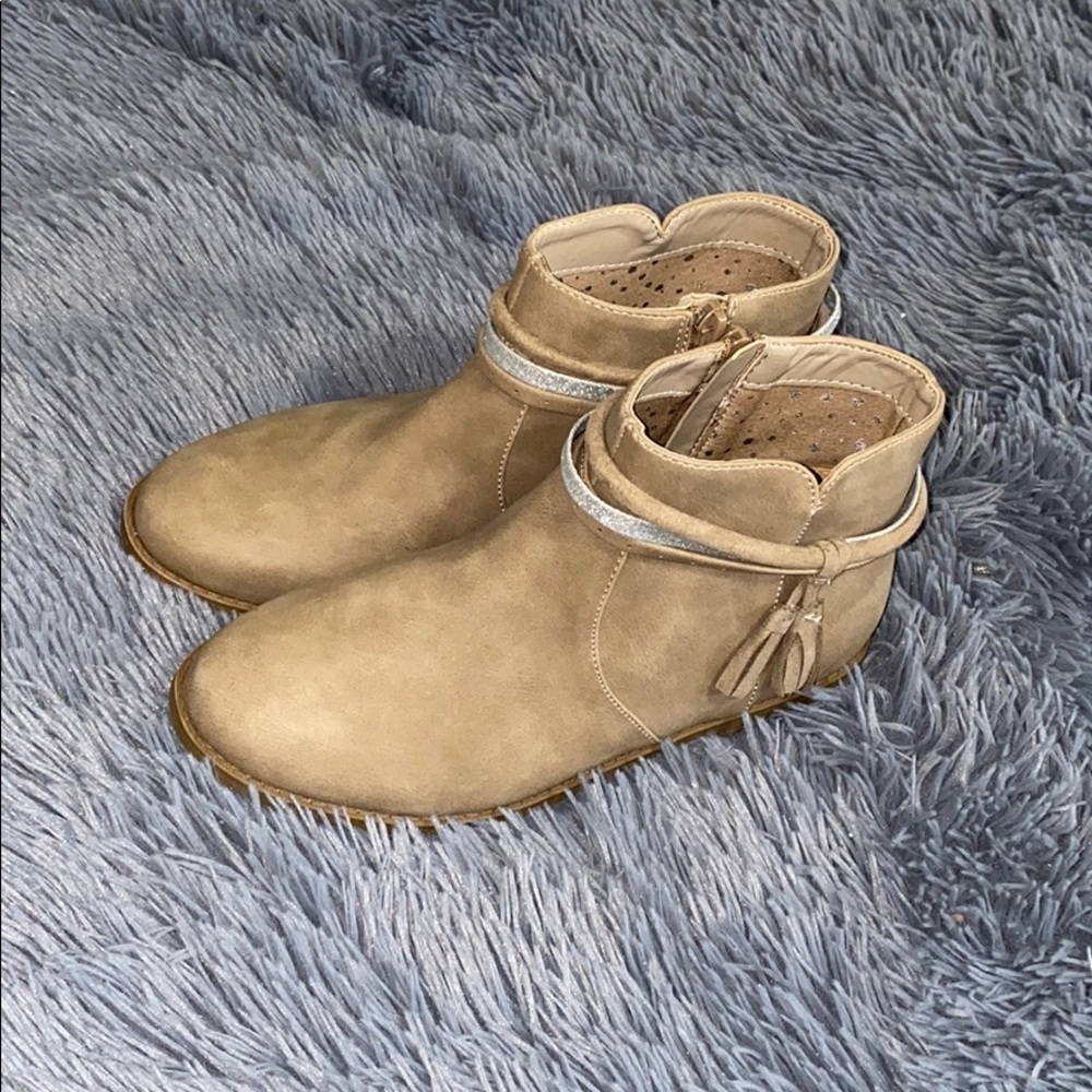 Tucker + Tate - Kids boots 🎉Host Picks🎉 - Picture 2 of 6
